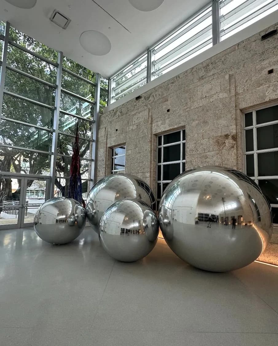 Big Shiny Orbs rentals in South Florida — photo 7